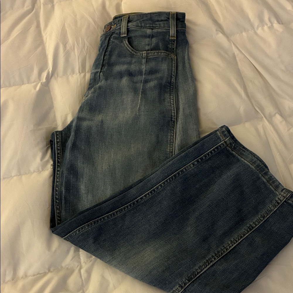 Pilcro Barrel- Leg Jeans in Washed Blue